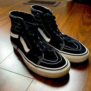 Black hitop classic Vans (7 mens or 8.5 womens)